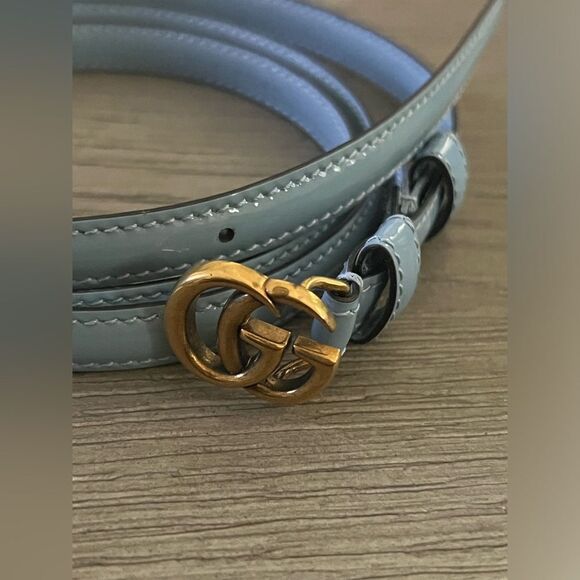 Womens Gucci thin belt size 105 brand new with dustbag and box - Picture 3 of 4